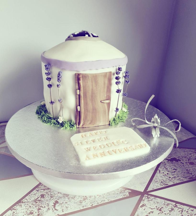 Gingerbread Cottage Yurts Dereham Exterior foto