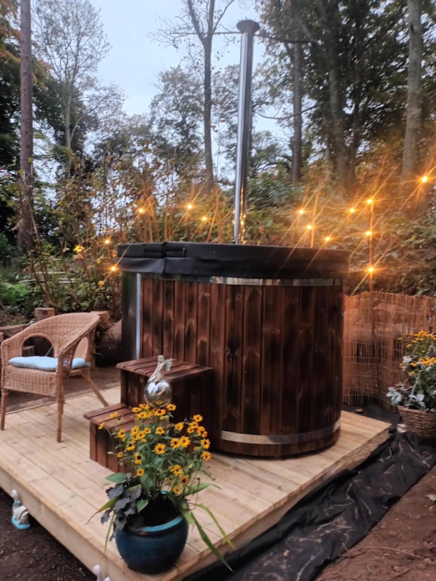 Gingerbread Cottage Yurts Dereham Exterior foto